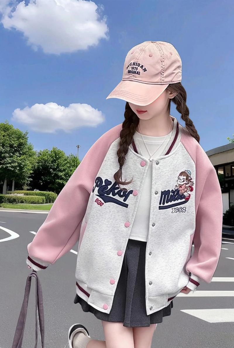 2025新款女装棒球服，有哪些设计亮点？-图2