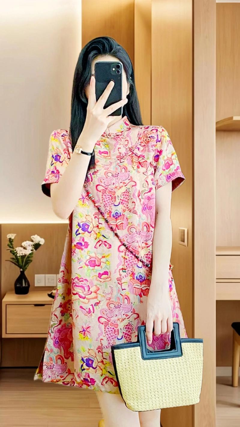 女装旗袍2025款图片-图2