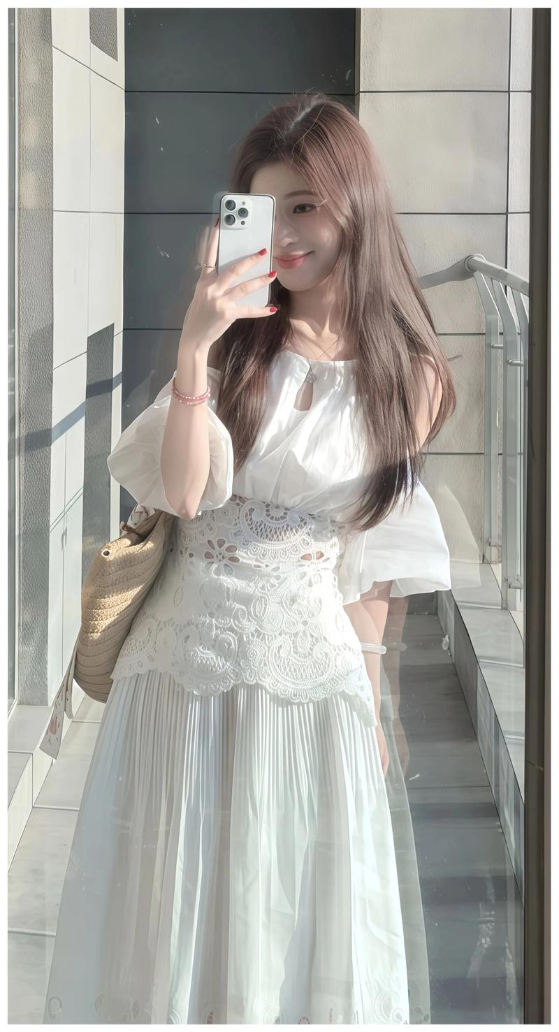 2025年流行女装趋势有哪些？-图1