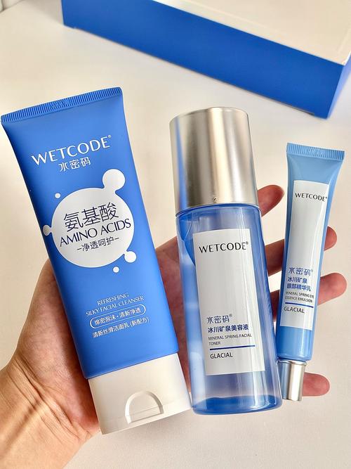 适合夏季使用的护肤品-图2