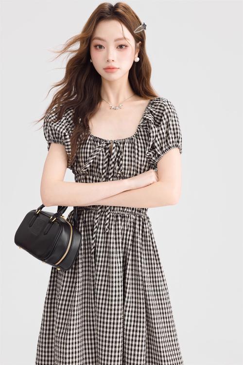 2025年夏季女装流行-图1