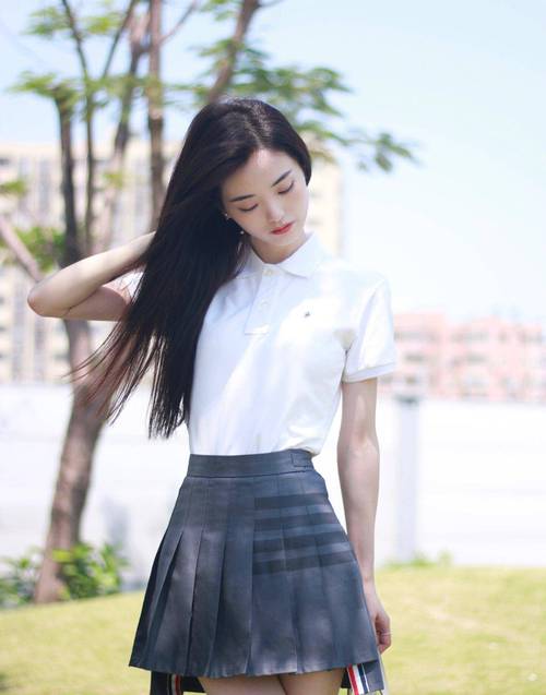 高中女生如何挑选时尚女装？-图1