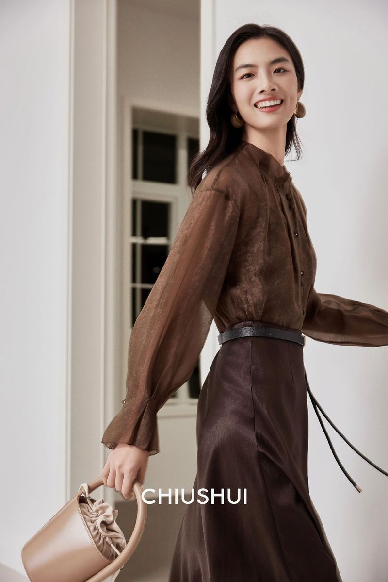 秋水伊人，如何以东方美学诠释女装故事？-图1