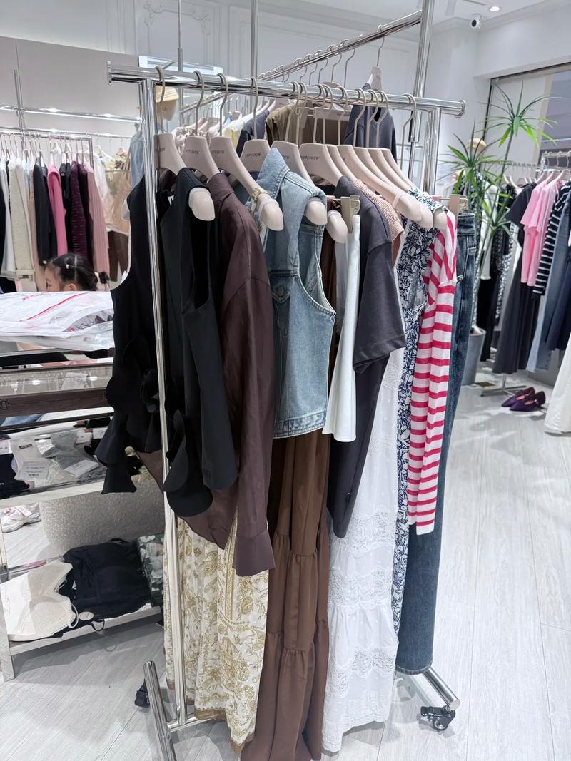 女装店进货渠道怎么选？-图2
