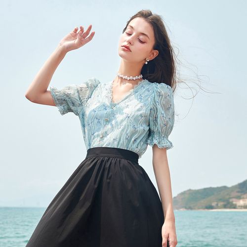 秋水伊人缕空短袖，镂空设计显瘦吗？-图1