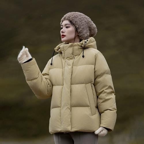 新款白色羽绒服，保暖显瘦怎么选？-图1