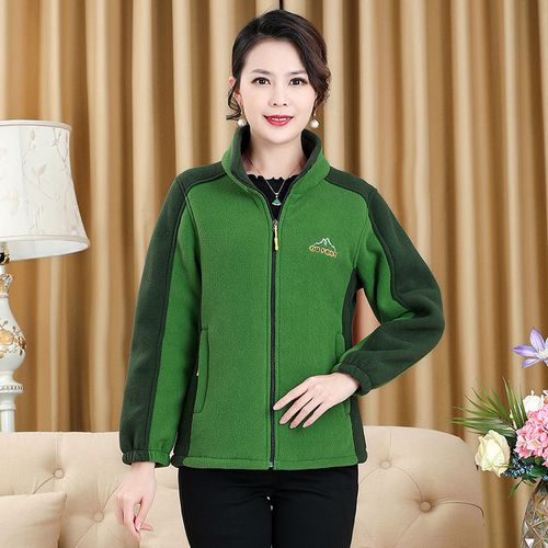 长青绿冬季外套，怎么搭才显白显气质？-图3