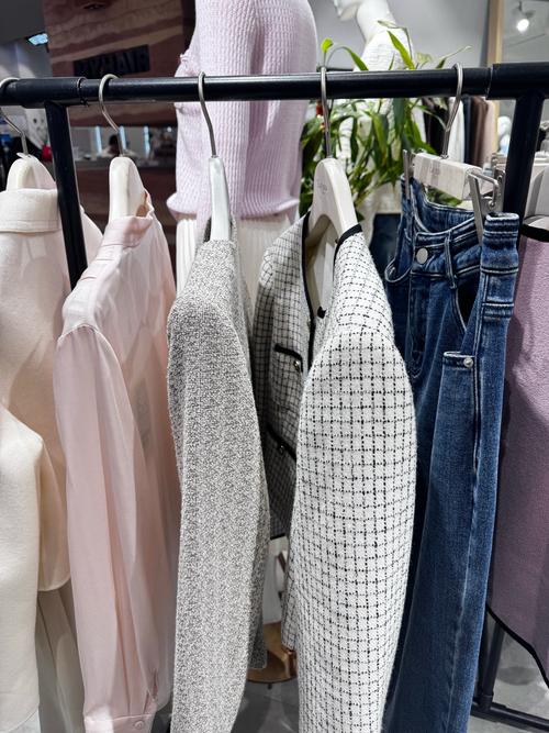 欧美时尚品牌女装专柜，为何风格如此独特？-图1