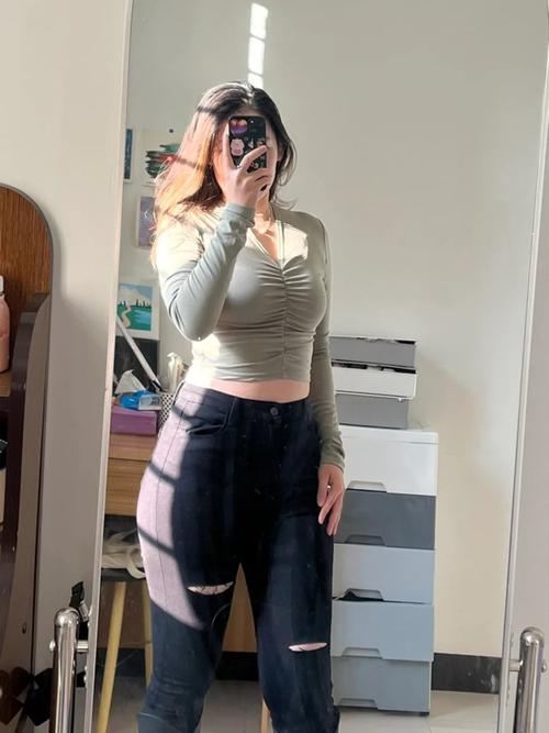 165cm女性该选多大码女装?-图1 165cm女性该选多大码女装?-图1