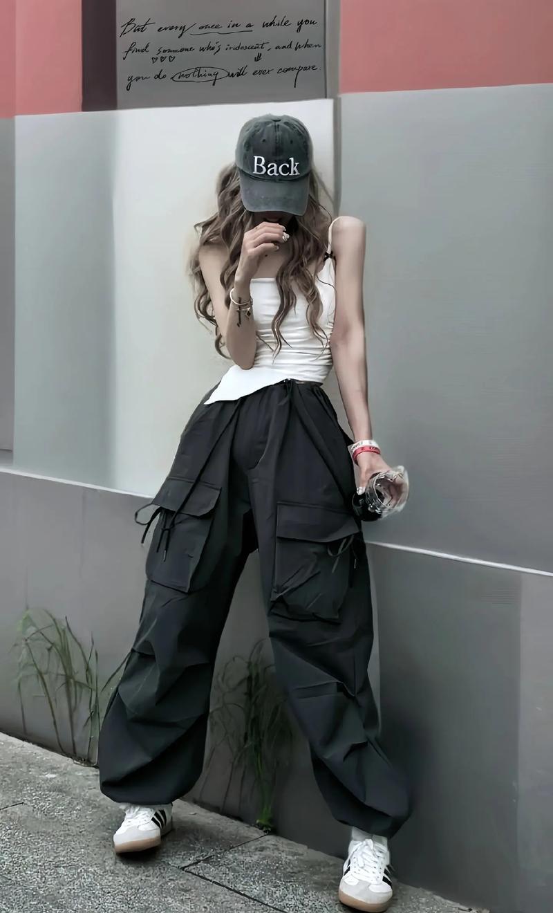 街头混搭风格服装女装-图2