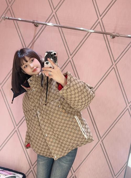 古驰白绣花套装，优雅与实穿如何平衡？-图1