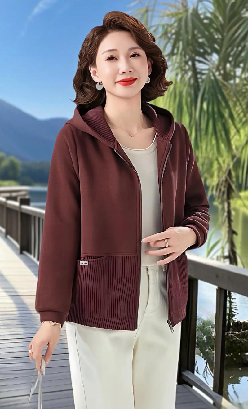 带帽女装外套，时尚与实用如何平衡？-图1