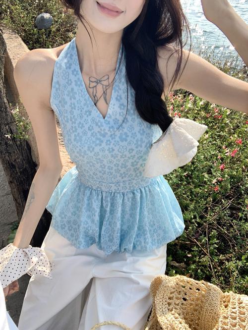 今年流行女装带带子，怎么搭才时髦？-图2