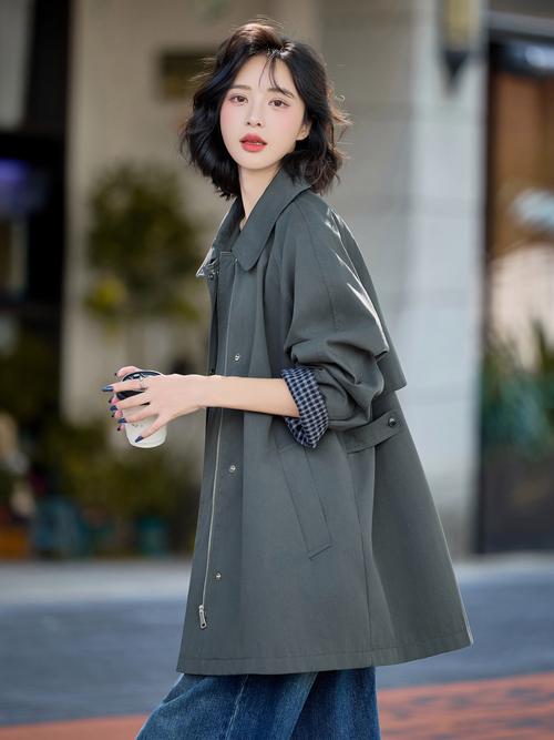 秋日外套搭什么显瘦又时髦？-图2