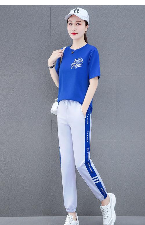 运动上衣女款有哪些热门款式？-图1