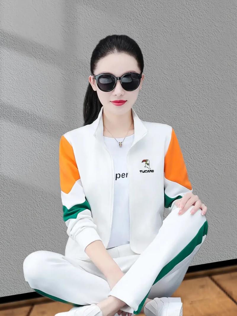 运动上衣女款有哪些热门款式？-图2