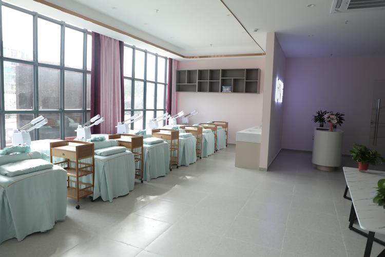 学美容护肤，哪家学校才靠谱？-图2