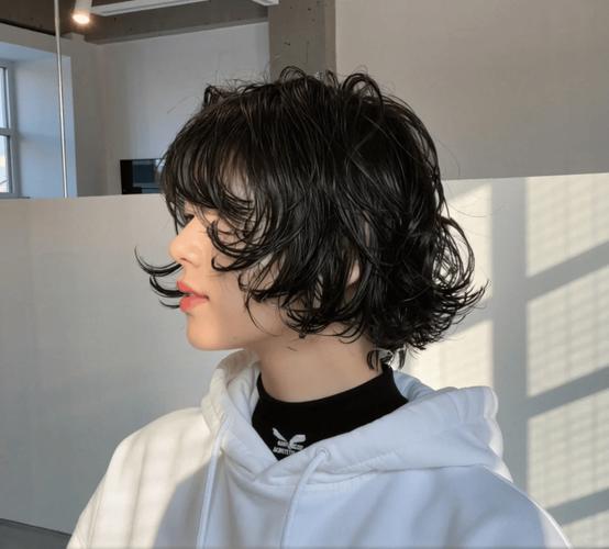 短发电发女装图片大全-图2