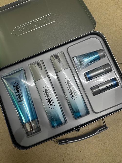 秋季用什么样的护肤品-图1 秋季用什么样的护肤品-图1