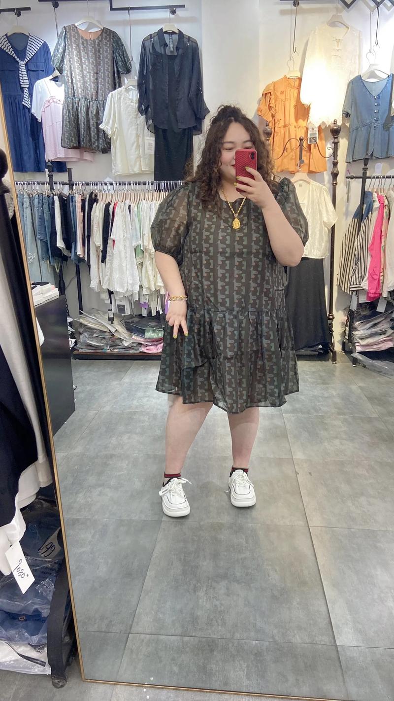 胖女生如何搭配显瘦？-图2