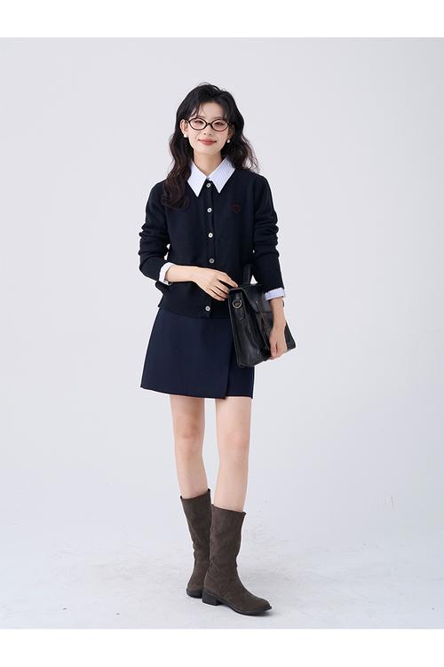 2025时尚学生女装,如何定义青春新风尚?-图3 2025时尚学生女装,如何定义青春新风尚?-图3