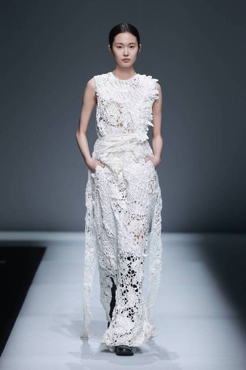 2025春女装主题，流行色与廓形如何碰撞？-图3