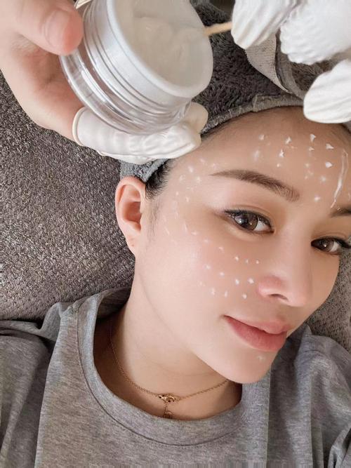 护肤品抹脸粘腻怎么办？-图3