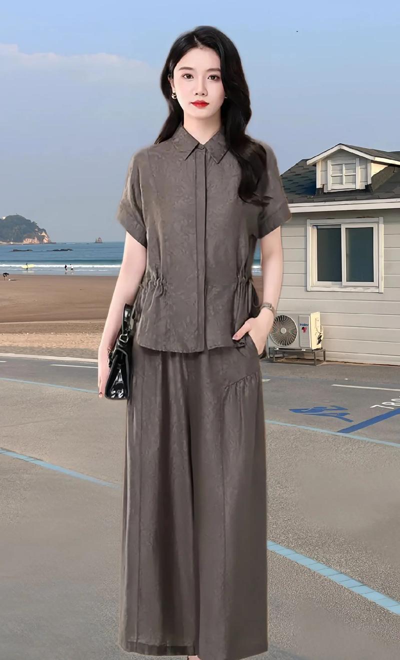 夏季女装搭配图,如何搭出清爽时髦感?-图1 夏季女装搭配图,如何搭出清爽时髦感?-图1