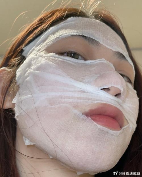 护肤品涂完脸为什么油油的？-图3