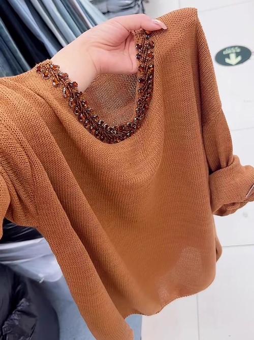 2025女装针织上衣,有哪些流行新设计?-图2 2025女装针织上衣,有哪些流行新设计?-图2