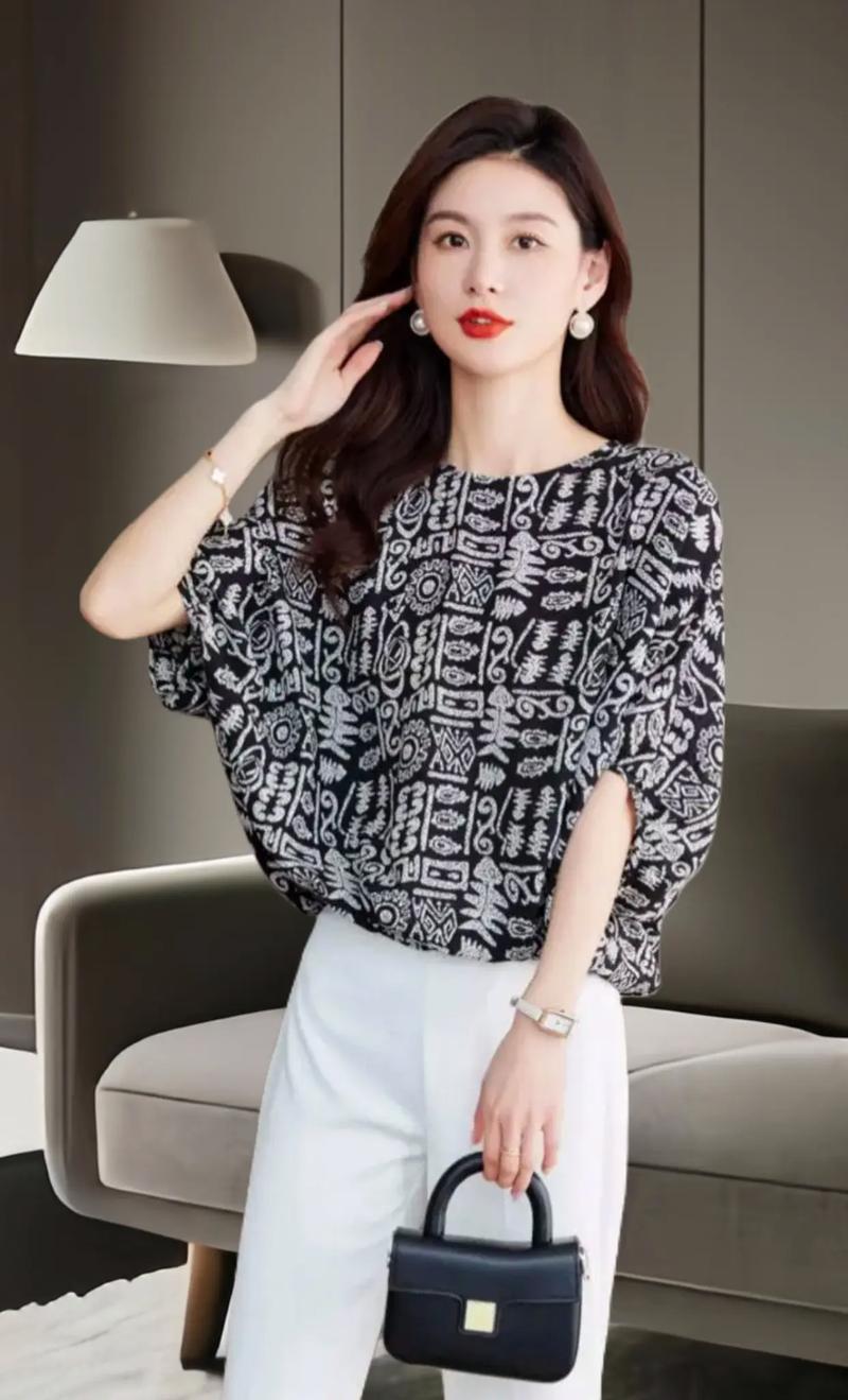 夏天宽松女装怎么搭才时髦？-图1