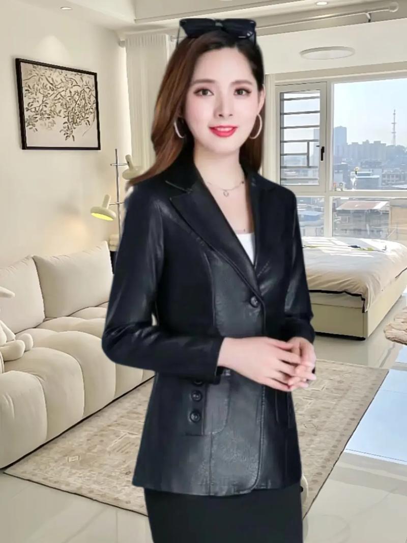 秋装皮衣怎么搭才显瘦？-图1