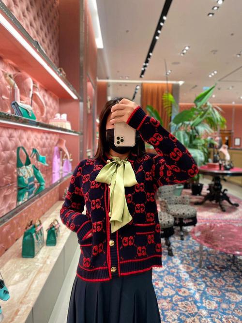 古驰新款毛衣有哪些设计亮点？-图1