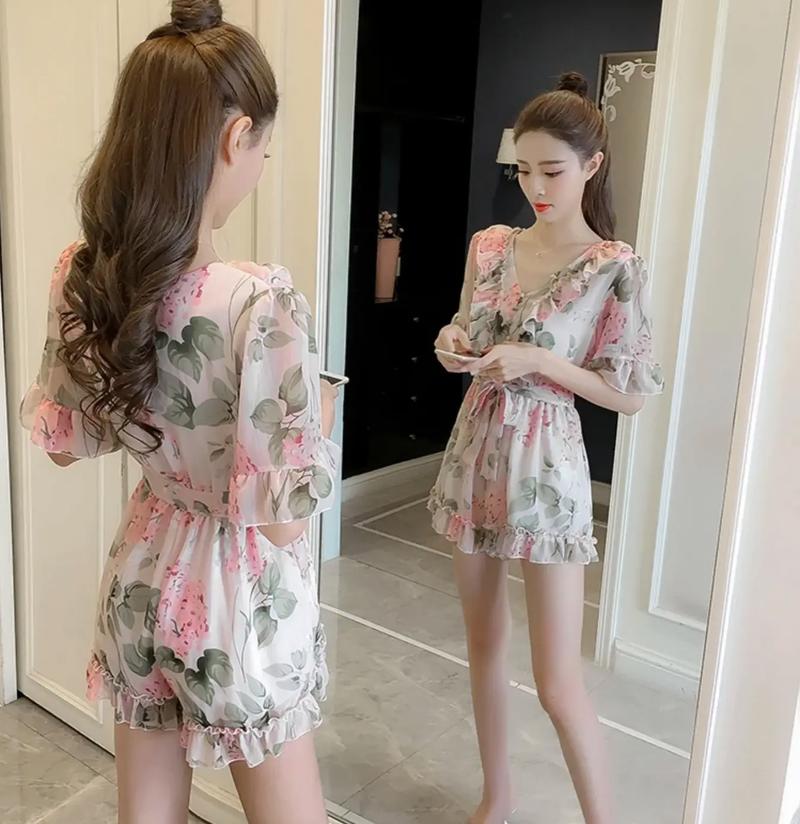 18岁夏装短衣裙选款有何秘诀?-图3 18岁夏装短衣裙选款有何秘诀?-图3