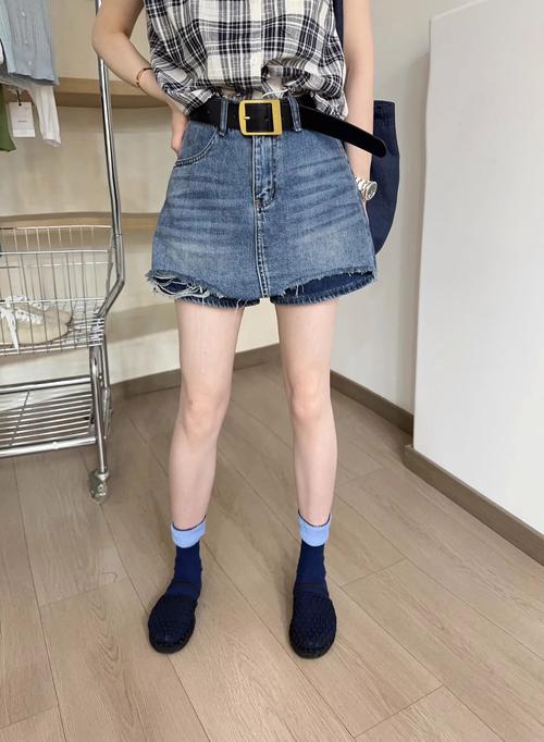 高档品牌女装夏装短裤,怎么选才显气质?-图1 高档品牌女装夏装短裤,怎么选才显气质?-图1