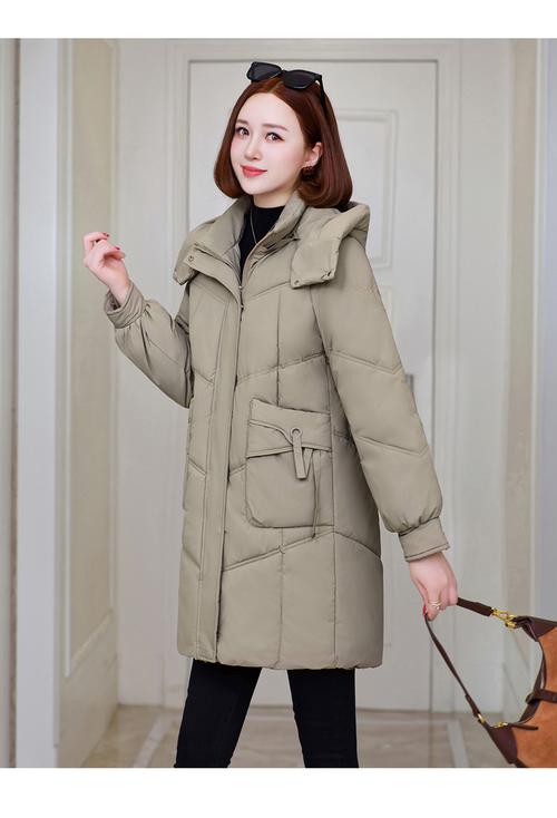 2025羽绒服女装流行趋势是什么？-图2