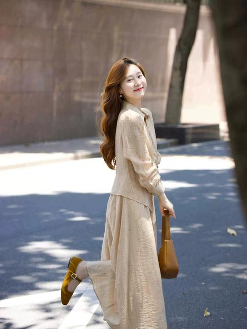 40岁微胖怎么穿显瘦?搭配技巧有哪些?-图3 40岁微胖怎么穿显瘦?搭配技巧有哪些?-图3