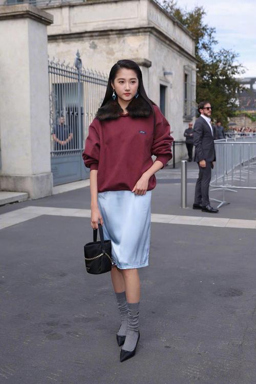 2025普拉达夏女装藏着什么新巧思？-图2