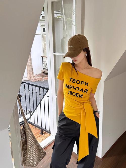 天猫女装宽松上衣怎么选才显瘦百搭？-图1