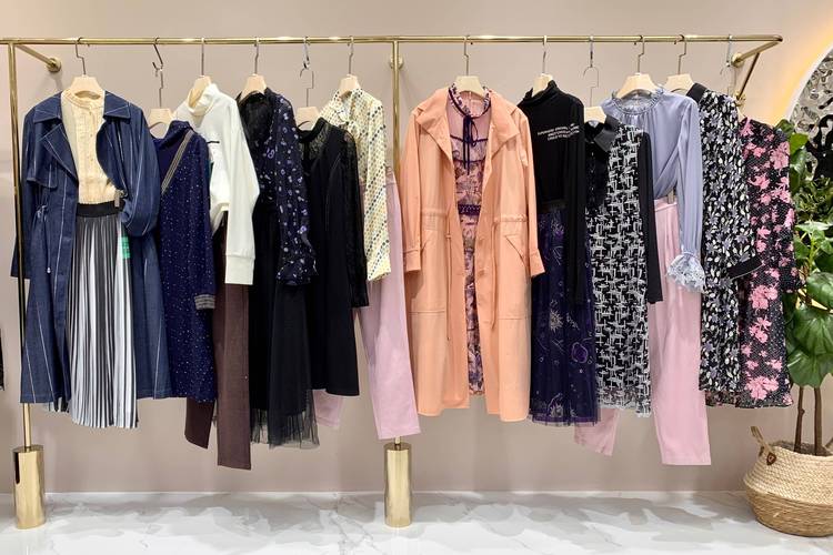 哪个女装品牌衣服好？-图2