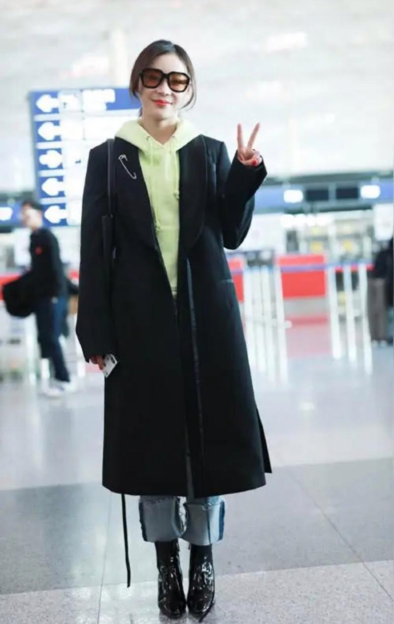 日系女装黑色上衣怎么搭出高级感？-图2