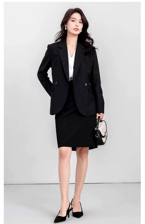 经典包裙怎么搭才显瘦时髦？-图1