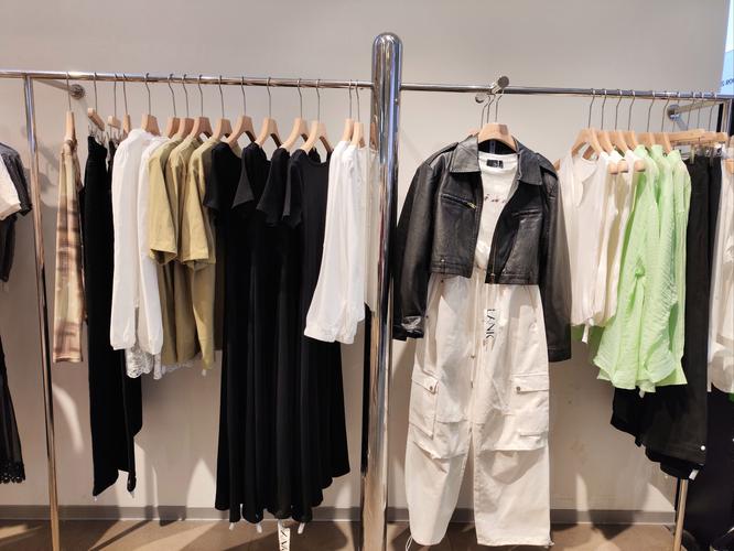 有哪些好看又平价的韩国女装品牌?-图1 有哪些好看又平价的韩国女装品牌?-图1