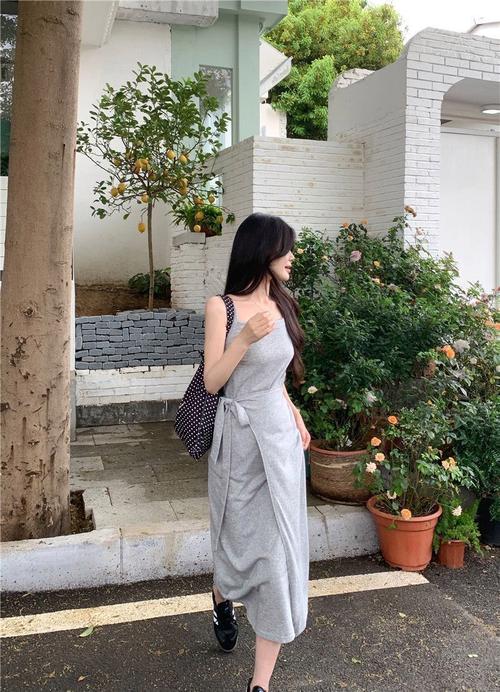 2025女装吊带长裙怎么选才时髦？-图2