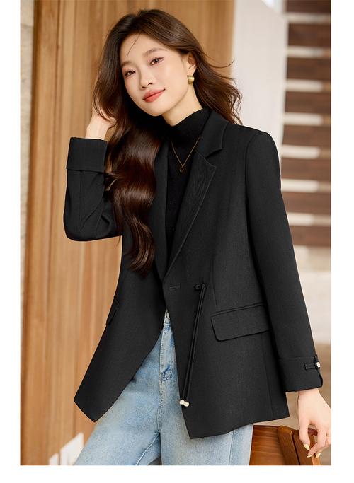 秋季外套怎么搭才显瘦又时髦？-图1