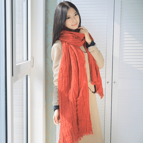 亚麻女装秋围巾怎么搭更出彩?-图3 亚麻女装秋围巾怎么搭更出彩?-图3