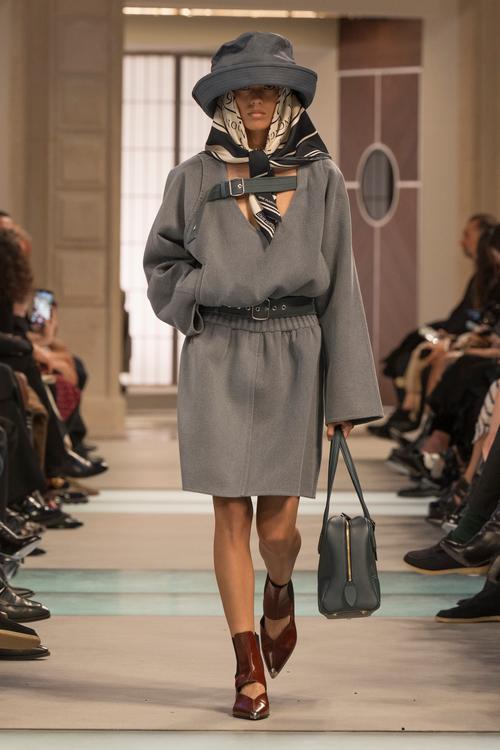 路易威登女装视频,藏着多少高级时装巧思?-图1 路易威登女装视频,藏着多少高级时装巧思?-图1