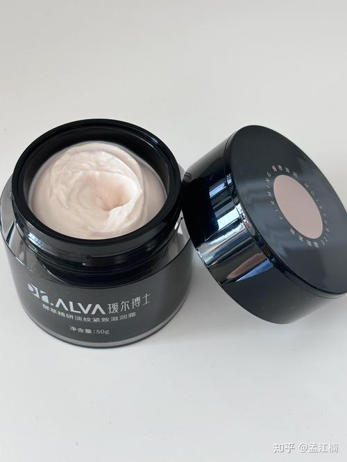 脸部脱皮该选什么护肤品？-图2