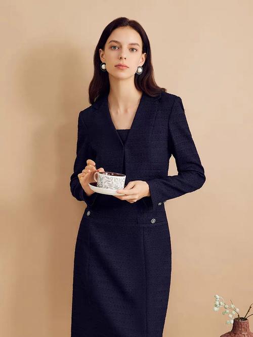 正式场合为何穿女装？-图2