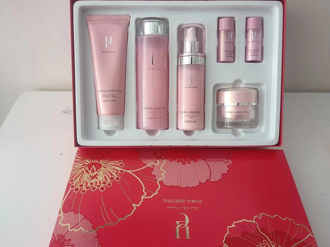 皮肤补水到底该选什么护肤品？-图1